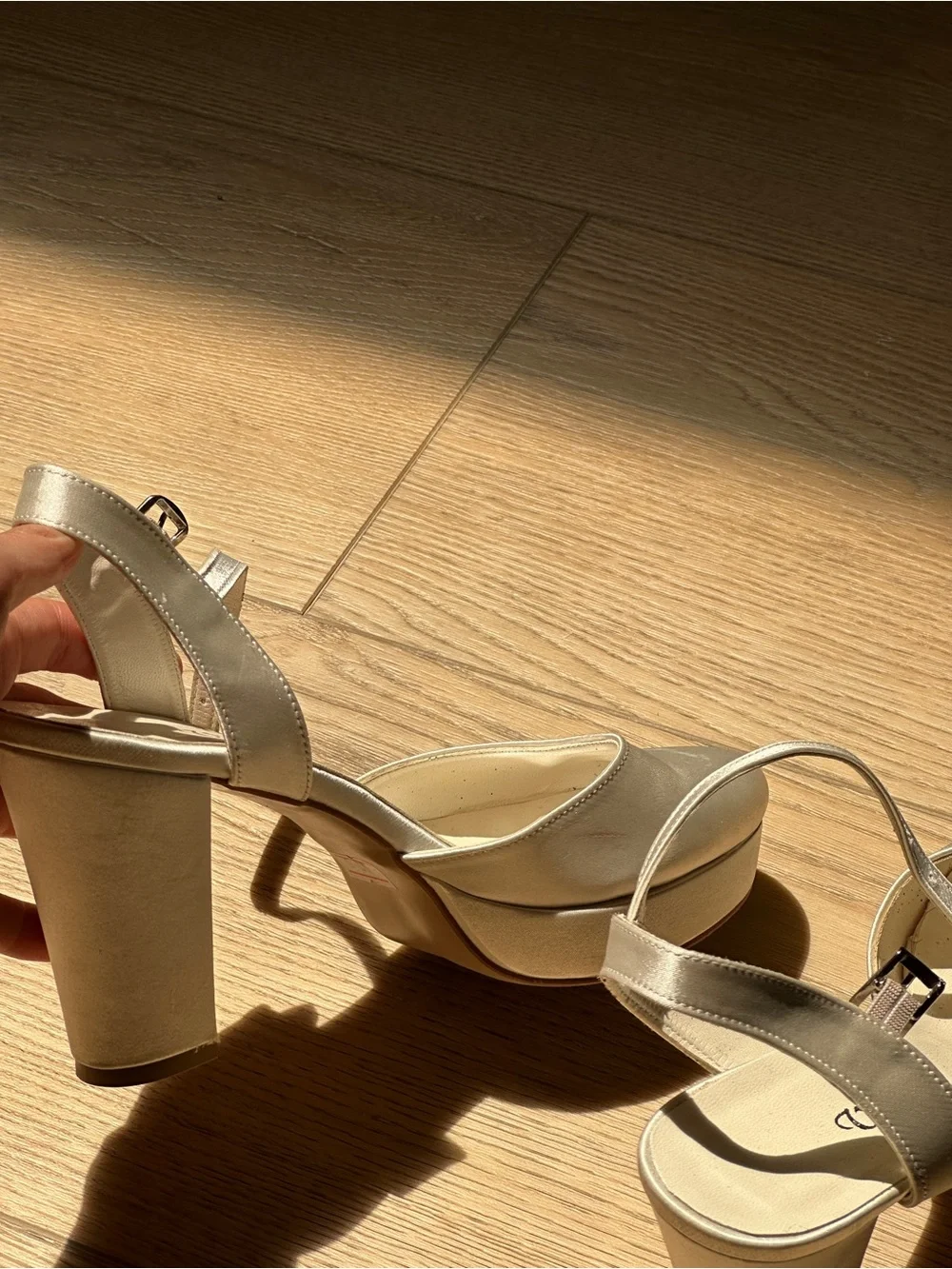 N/A elegant cream